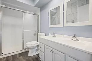 1100 Hidden Lake Dr, Buffalo Grove, IL 60089 - Photo 16