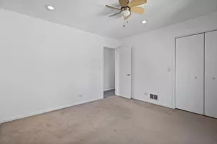 1100 Hidden Lake Dr, Buffalo Grove, IL 60089 - Photo 20