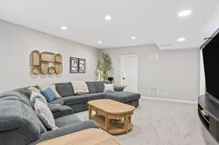 427 Newcastle Dr, Cary, IL 60013 - Photo 34