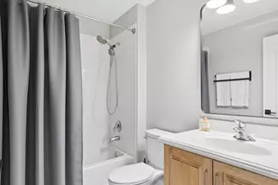 427 Newcastle Dr, Cary, IL 60013 - Photo 26