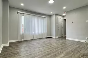 201 E 140th Pl, Dolton, IL 60419 - Photo 4