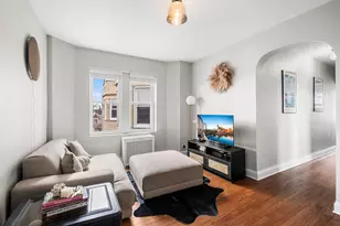 2837 N Sawyer Ave, Chicago, IL 60618 - Photo 2