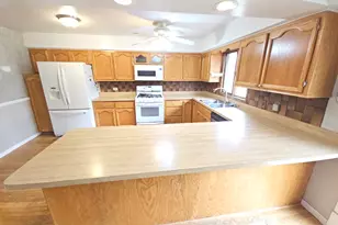 26189 N Geraldine Ln, Port Barrington, IL 60010 - Photo 2