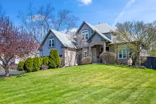 155 Lilac Ln, Wheeling, IL 60090 - Photo 1