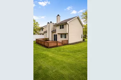 516 N Thornwood Drive, McHenry, IL 60050 - Photo 2