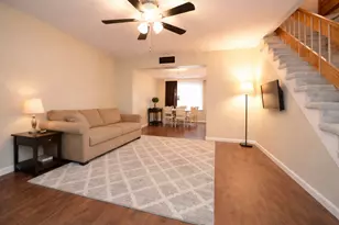 516 N Thornwood Dr, McHenry, IL 60050 - Photo 4