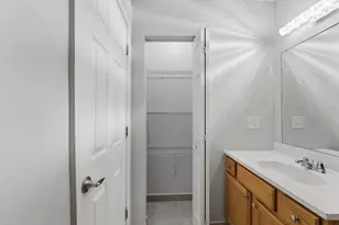 2451 W Howard St, Chicago, IL 60645 - Photo 12