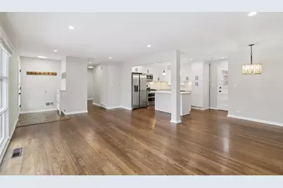 6803 N Keeler Avenue, Lincolnwood, IL 60712 - Photo 2