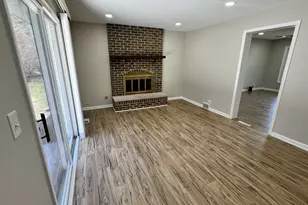 940 Tanglewood Dr, Wheeling, IL 60090 - Photo 10