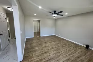 940 Tanglewood Dr, Wheeling, IL 60090 - Photo 4