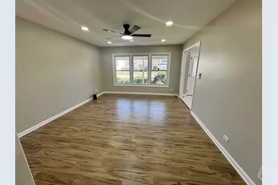 940 Tanglewood Drive, Wheeling, IL 60090 - Photo 6