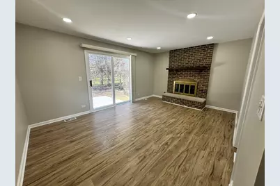 940 Tanglewood Drive, Wheeling, IL 60090 - Photo 8