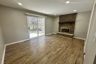 940 Tanglewood Dr, Wheeling, IL 60090 - Photo 8