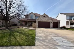 1325 Foxpointe Dr, Sycamore, IL 60178 - Photo 2
