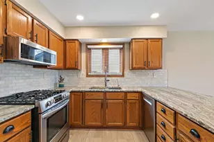 510 Eisenhower St, Marengo, IL 60152 - Photo 6