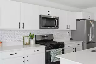 117 Fieldcrest Ave, Hampshire, IL 60140 - Photo 18