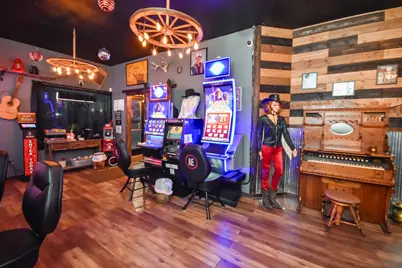 2110 4th Street, Peru, IL 61354 - Photo 14