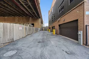 648 W 16th St, Chicago, IL 60616 - Photo 18