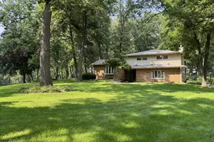 3309 Valley Dr, Geneseo, IL 52722 - Photo 2