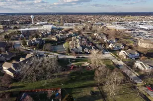 8706 Trinity Dr, Orland Park, IL 60462 - Photo 4