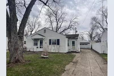 725 Webster Circle E, Kankakee, IL 60901 - Photo 2