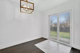 171 Bridlewood Cir, Lake in the Hills, IL 60156 - Photo 6