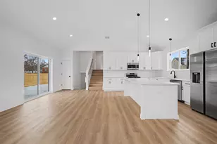 8245 43rd Pl, Lyons, IL 60534 - Photo 4