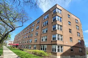 7333 N Ridge Blvd, Chicago, IL 60645 - Photo 2