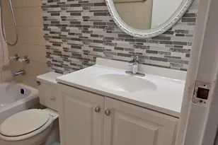 9368 Bay Colony Dr, Des Plaines, IL 60016 - Photo 4