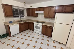 9368 Bay Colony Dr, Des Plaines, IL 60016 - Photo 2