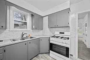 2037 30th St, Rock Island, IL 61201 - Photo 6