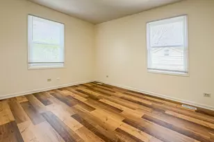 5090 Prairie Oak Rd, Gurnee, IL 60031 - Photo 10