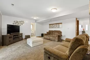 126 June Ln, Lombard, IL 60148 - Photo 12