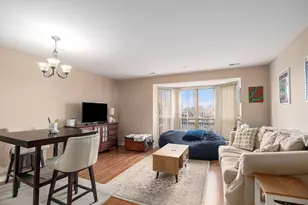 57 E Hattendorf Ave, Roselle, IL 60172 - Photo 2