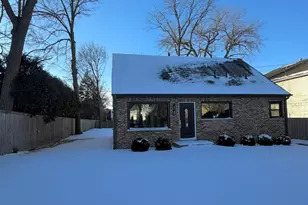 830 Deerfield Rd, Highland Park, IL 60035 - Photo 1