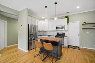 1542 W Cornelia Ave, Chicago, IL 60657 - Photo 10