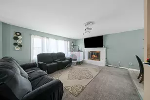 220 N Rosedale Ave, Aurora, IL 60506 - Photo 2