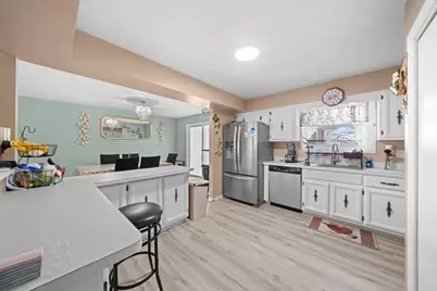 220 N Rosedale Avenue, Aurora, IL 60506 - Photo 8