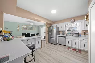 220 N Rosedale Ave, Aurora, IL 60506 - Photo 8