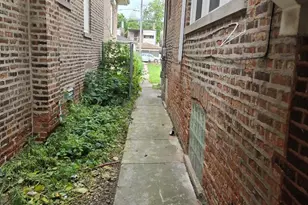 8220 S Prairie Ave, Chicago, IL 60619 - Photo 2