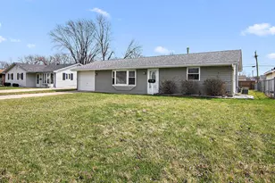 59 Hanson Dr, Bourbonnais, IL 60914 - Photo 2