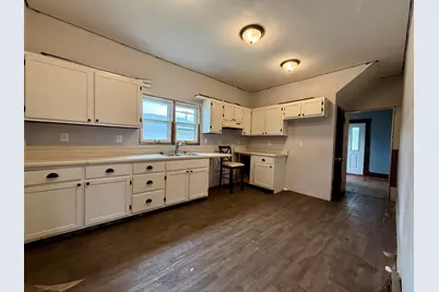 1005 E Main Street, Clifton, IL 61727 - Photo 4