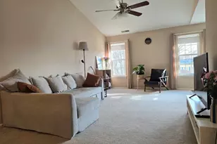 1914 Quaker Hollow Ln, Streamwood, IL 60107 - Photo 4