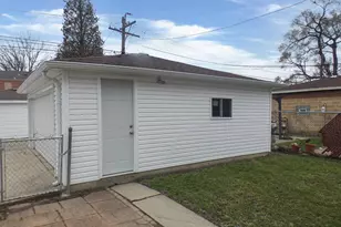 8242 S Honore St, Chicago, IL 60620 - Photo 2