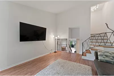 381 N 4th Avenue #B, Des Plaines, IL 60016 - Photo 2