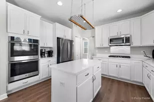 2431 Trailside Ln, Wauconda, IL 60084 - Photo 8