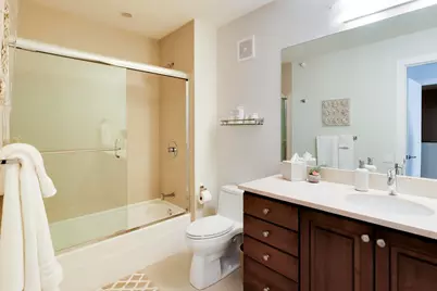 208 N Park Drive, Chicago, IL 60601 - Photo 28
