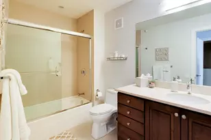 208 N Park Dr, Chicago, IL 60601 - Photo 28