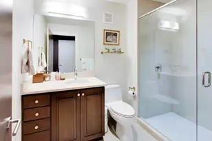 208 N Park Dr, Chicago, IL 60601 - Photo 30