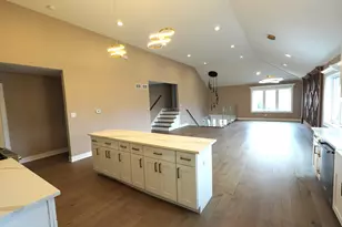 9615 S California Ave, Evergreen Park, IL 60805 - Photo 12